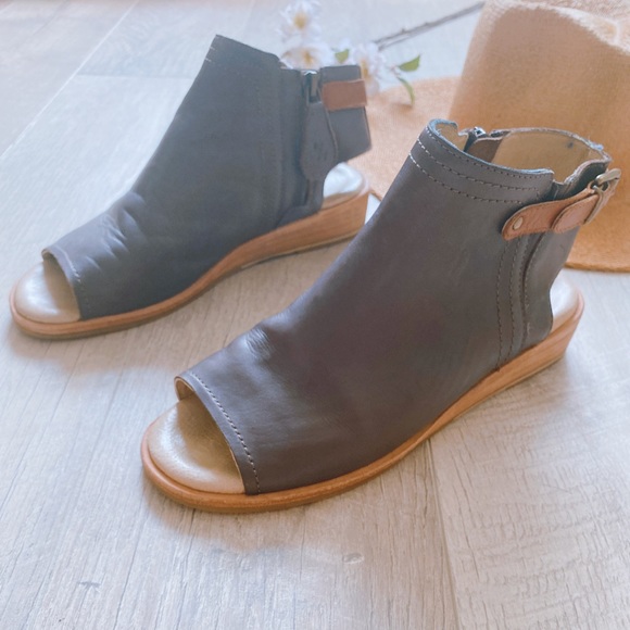 Gee’WaWa Anthropologie leather shootie sandals - Picture 11 of 11